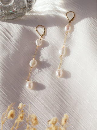 Akari Pearl Earrings