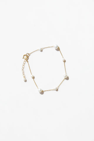 Nami floating freshwater pearl bracelet in gold filled chain